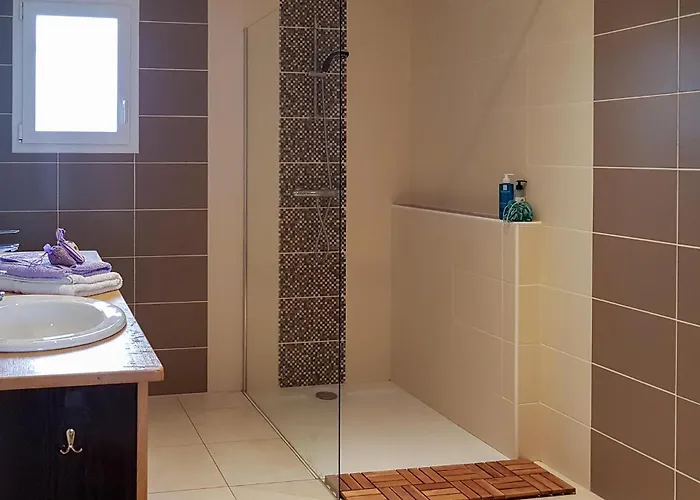 3 Bedroom In Quarante